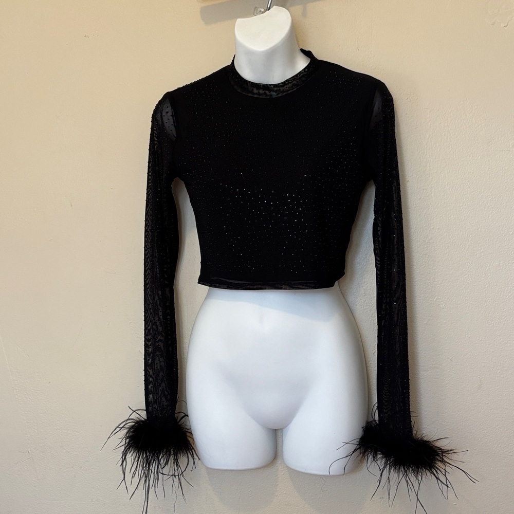 Stylish Black Feather Cuff Crop Top